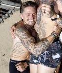Amsterdam 21 juni 2023
Andre Hazes en Douwe Bob liggen samen in hun onderbroek te zonnen op een ligbed bij Strand Zuid.