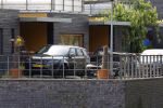 Almere 5 juni 2023
Bij Ali B in de straat zijn 2 auto's in de brand gestoken . De Politie komt een kijkje nemen.
Ali B zijn Bentley staat voor zijn huis.