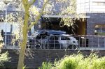 Almere 4 juni 2023
Bij Ali B voor de deur van zijn huis zijn s nachts 2 autos uitgebrand. Een Mercedes AKlasse en een Range Rover Sport . De Bentley Bentega van Ali B had geen schade