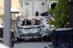 Almere 4 juni 2023
Bij Ali B voor de deur van zijn huis zijn s nachts 2 autos uitgebrand. Een Mercedes AKlasse en een Range Rover Sport . De Bentley Bentega van Ali B had geen schade