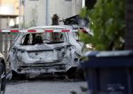 Almere 4 juni 2023
Bij Ali B voor de deur van zijn huis zijn s nachts 2 autos uitgebrand. Een Mercedes AKlasse en een Range Rover Sport . De Bentley Bentega van Ali B had geen schade