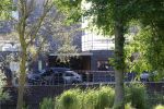 Almere 4 juni 2023
Bij Ali B voor de deur van zijn huis zijn s nachts 2 autos uitgebrand. Een Mercedes AKlasse en een Range Rover Sport . De Bentley Bentega van Ali B had geen schade