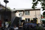 Amsterdam 27 juni 2023
Douwe Bob heeft een huis met 500K winst verkocht en woont nu op een boot aan het IJ