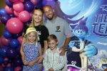 Amsterdam 24 juni 2023
Premiere TIENER MET TENTAKELS in Pathe Arena .
Edino v Dorsten met vriendin en kinderen