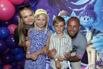 Amsterdam 24 juni 2023
Premiere TIENER MET TENTAKELS in Pathe Arena .
Edino v Dorsten met vriendin en kinderen
