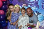 Amsterdam 24 juni 2023
Premiere TIENER MET TENTAKELS in Pathe Arena .
Edino v Dorsten met vriendin en kinderen