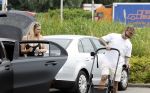 Vinkeveen 20 juini 2023
Gaby BLaaser en haar vriend Robin komen bij the Harbour Club naar buiten met hun pasgeboren dochter Isabella . Het was de eerste keer dat Isabella met haar ouders en uitje had. Ze was precies 1 week oud.