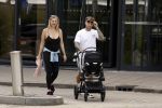 Vinkeveen 20 juini 2023
Gaby BLaaser en haar vriend Robin komen bij the Harbour Club naar buiten met hun pasgeboren dochter Isabella . Het was de eerste keer dat Isabella met haar ouders en uitje had. Ze was precies 1 week oud.