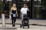 Vinkeveen 20 juini 2023
Gaby BLaaser en haar vriend Robin komen bij the Harbour Club naar buiten met hun pasgeboren dochter Isabella . Het was de eerste keer dat Isabella met haar ouders en uitje had. Ze was precies 1 week oud.