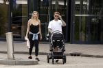 Vinkeveen 20 juini 2023
Gaby BLaaser en haar vriend Robin komen bij the Harbour Club naar buiten met hun pasgeboren dochter Isabella . Het was de eerste keer dat Isabella met haar ouders en uitje had. Ze was precies 1 week oud.