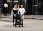 Vinkeveen 20 juini 2023
Gaby BLaaser en haar vriend Robin komen bij the Harbour Club naar buiten met hun pasgeboren dochter Isabella . Het was de eerste keer dat Isabella met haar ouders en uitje had. Ze was precies 1 week oud.