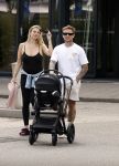Vinkeveen 20 juini 2023
Gaby BLaaser en haar vriend Robin komen bij the Harbour Club naar buiten met hun pasgeboren dochter Isabella . Het was de eerste keer dat Isabella met haar ouders en uitje had. Ze was precies 1 week oud.