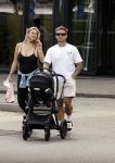 Vinkeveen 20 juini 2023
Gaby BLaaser en haar vriend Robin komen bij the Harbour Club naar buiten met hun pasgeboren dochter Isabella . Het was de eerste keer dat Isabella met haar ouders en uitje had. Ze was precies 1 week oud.