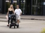 Vinkeveen 20 juini 2023
Gaby BLaaser en haar vriend Robin komen bij the Harbour Club naar buiten met hun pasgeboren dochter Isabella . Het was de eerste keer dat Isabella met haar ouders en uitje had. Ze was precies 1 week oud.