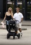 Vinkeveen 20 juini 2023
Gaby BLaaser en haar vriend Robin komen bij the Harbour Club naar buiten met hun pasgeboren dochter Isabella . Het was de eerste keer dat Isabella met haar ouders en uitje had. Ze was precies 1 week oud.
