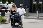 Vinkeveen 20 juini 2023
Gaby BLaaser en haar vriend Robin komen bij the Harbour Club naar buiten met hun pasgeboren dochter Isabella . Het was de eerste keer dat Isabella met haar ouders en uitje had. Ze was precies 1 week oud.
