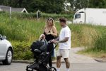 Vinkeveen 20 juini 2023
Gaby BLaaser en haar vriend Robin komen bij the Harbour Club naar buiten met hun pasgeboren dochter Isabella . Het was de eerste keer dat Isabella met haar ouders en uitje had. Ze was precies 1 week oud.