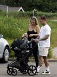 Vinkeveen 20 juini 2023
Gaby BLaaser en haar vriend Robin komen bij the Harbour Club naar buiten met hun pasgeboren dochter Isabella . Het was de eerste keer dat Isabella met haar ouders en uitje had. Ze was precies 1 week oud.