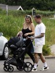 Vinkeveen 20 juini 2023
Gaby BLaaser en haar vriend Robin komen bij the Harbour Club naar buiten met hun pasgeboren dochter Isabella . Het was de eerste keer dat Isabella met haar ouders en uitje had. Ze was precies 1 week oud.