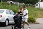 Vinkeveen 20 juini 2023
Gaby BLaaser en haar vriend Robin komen bij the Harbour Club naar buiten met hun pasgeboren dochter Isabella . Het was de eerste keer dat Isabella met haar ouders en uitje had. Ze was precies 1 week oud.