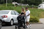 Vinkeveen 20 juini 2023
Gaby BLaaser en haar vriend Robin komen bij the Harbour Club naar buiten met hun pasgeboren dochter Isabella . Het was de eerste keer dat Isabella met haar ouders en uitje had. Ze was precies 1 week oud.