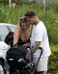 Vinkeveen 20 juini 2023
Gaby BLaaser en haar vriend Robin komen bij the Harbour Club naar buiten met hun pasgeboren dochter Isabella . Het was de eerste keer dat Isabella met haar ouders en uitje had. Ze was precies 1 week oud.