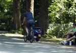 Huizen 13 juni 2023
Jeroen Rietbergen vertrekt op zijn fiest bij het huis van Linda de Mol . Hun beider auto's staan op de oprit.