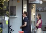 Huizen Bussum 17 juni 2023
Jeroen Rietbergen doet boodschappen en rijdt daarna weer naar het huis van zijn vriendin Linda de Mol
