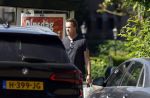 Huizen Bussum 17 juni 2023
Jeroen Rietbergen doet boodschappen en rijdt daarna weer naar het huis van zijn vriendin Linda de Mol