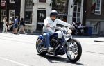 Amsterdam 5 juni 2023
Koen Verweij op een hele dikke Harley Davidson.