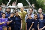 Schevenigen 23 juni 2023
Hare Majesteit Koningin Maxima bezocht het erfgoedpark Loosduinen in Den Haag.
Oa burgemeetser jan v Zanen was daarbij aanwezig.