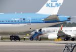 Schiphol 31 mei 2023
Koning Willem Alexander Koningin Mxima en Prinses Amalia vliegen met het regeringsvliegtuig naar Jordanie waar trouwerij van Prins van Jordanie is.