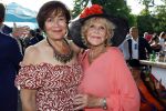 Haarzuilens 21 juni 2023
Nationale Haringparty bij Kasteel de Haar in Haarzuilens .
Liesbeth v Dijk en Astrid Engels