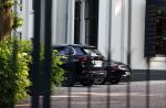 Huizen Bussum 17 juni 2023
Jeroen Rietbergen doet boodschappen en rijdt daarna weer naar het huis van zijn vriendin Linda de Mol.
auto's Linda en Jeroen