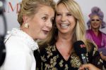 Amsterdam 10 juni 2023
Het 31e Amsterdam diner in AFAS Live tbv het Aidsfonds.
Linda de Mol kwam met Iebele v d Meulen  en werd opgevangen door prinses Mabel .