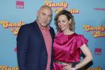 Amsterdam 276 juni 2023
Premiere Candy en Bonita in Pathe de Munt . Nienke Romer is de regisseur.
Loek Peters met partner
