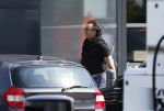 Alkmaar Muiden Huizen 7 juni 2023
Marco Borsato haalt met zijn porsche Taycan een pakketje op in het centrum van Alkmaar . Daarn rijdt hij naar het huis van Leontine. Onderweg koopt hij bij benzinepomp twee flesjes water.