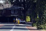 Alkmaar Muiden Huizen 7 juni 2023
Marco Borsato haalt met zijn porsche Taycan een pakketje op in het centrum van Alkmaar . Daarn rijdt hij naar het huis van Leontine. Onderweg koopt hij bij benzinepomp twee flesjes water.