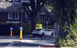 Alkmaar Muiden Huizen 7 juni 2023
Marco Borsato haalt met zijn porsche Taycan een pakketje op in het centrum van Alkmaar . Daarn rijdt hij naar het huis van Leontine. Onderweg koopt hij bij benzinepomp twee flesjes water.