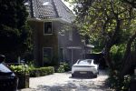 Alkmaar Muiden Huizen 7 juni 2023
Marco Borsato haalt met zijn porsche Taycan een pakketje op in het centrum van Alkmaar . Daarn rijdt hij naar het huis van Leontine. Onderweg koopt hij bij benzinepomp twee flesjes water.