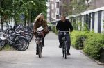 Amsterdam 1 juni 2023
Matthijs de Ligt en zijn vriendin Annekee Molenaar op de fiets in Amsterdam.