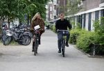 Amsterdam 1 juni 2023
Matthijs de Ligt en zijn vriendin Annekee Molenaar op de fiets in Amsterdam.
