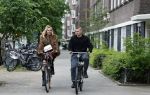 Amsterdam 1 juni 2023
Matthijs de Ligt en zijn vriendin Annekee Molenaar op de fiets in Amsterdam.