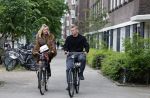 Amsterdam 1 juni 2023
Matthijs de Ligt en zijn vriendin Annekee Molenaar op de fiets in Amsterdam.