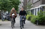 Amsterdam 1 juni 2023
Matthijs de Ligt en zijn vriendin Annekee Molenaar op de fiets in Amsterdam.