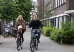 Amsterdam 1 juni 2023
Matthijs de Ligt en zijn vriendin Annekee Molenaar op de fiets in Amsterdam.