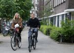 Amsterdam 1 juni 2023
Matthijs de Ligt en zijn vriendin Annekee Molenaar op de fiets in Amsterdam.