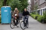 Amsterdam 1 juni 2023
Matthijs de Ligt en zijn vriendin Annekee Molenaar op de fiets in Amsterdam.
