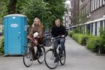Amsterdam 1 juni 2023
Matthijs de Ligt en zijn vriendin Annekee Molenaar op de fiets in Amsterdam.