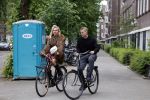 Amsterdam 1 juni 2023
Matthijs de Ligt en zijn vriendin Annekee Molenaar op de fiets in Amsterdam.